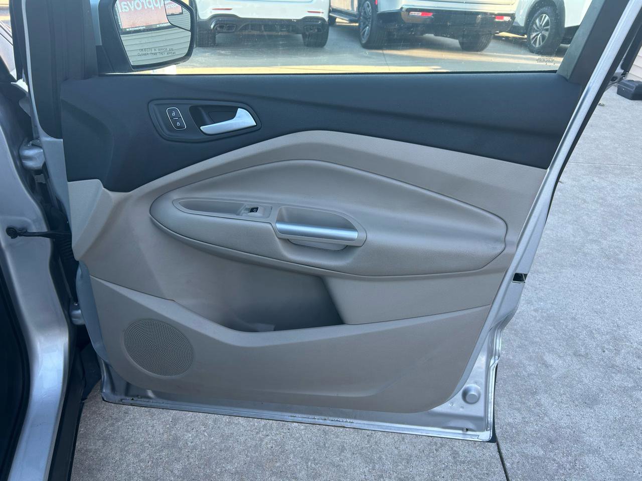 Used 2019 Ford Escape SE image 16