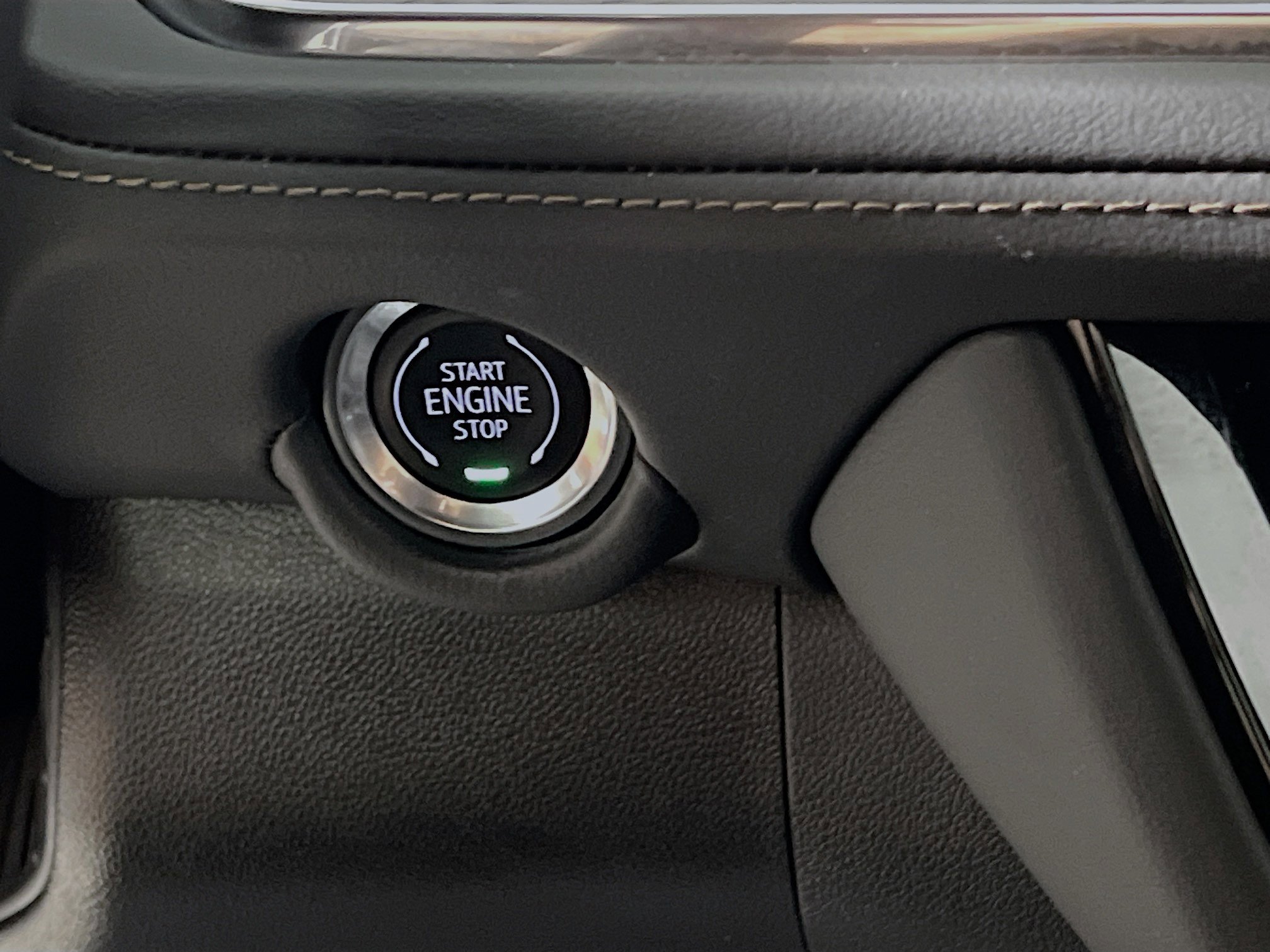 Used 2025 Chevrolet Suburban High Country image 23