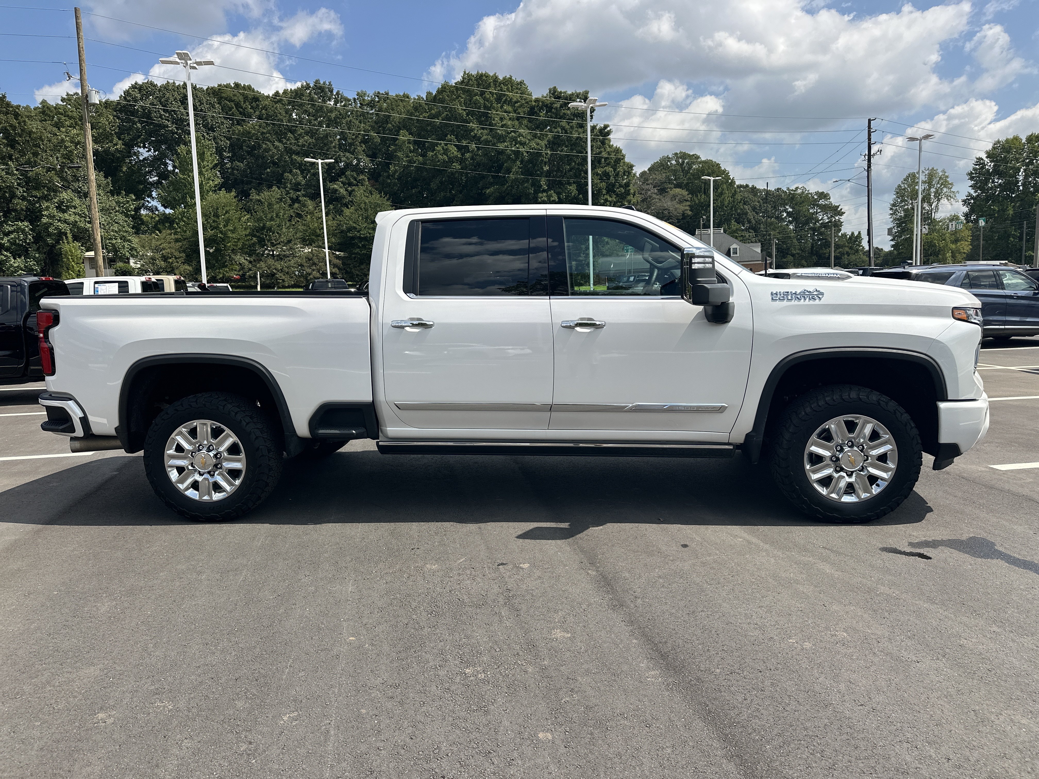 Used 2024 Chevrolet Silverado 3500 High Country w/ High Country Premium Package AWD/4WD image 9