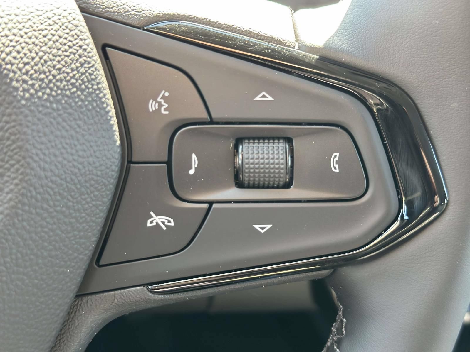 New 2027 Chevrolet Bolt LT w/ Comfort Package FWD image 15
