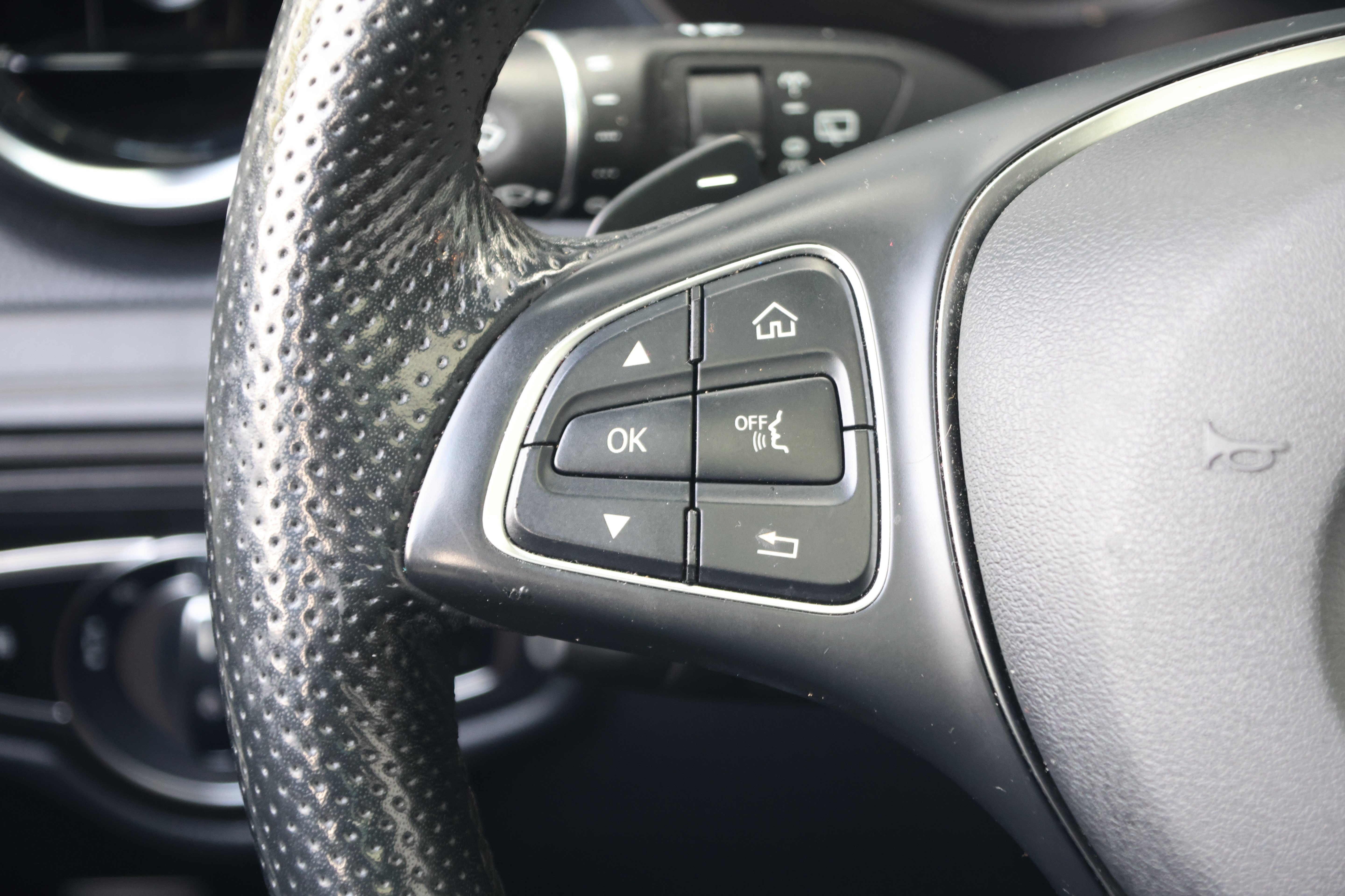 Used 2019 Mercedes-Benz GLC 300 4MATIC image 27