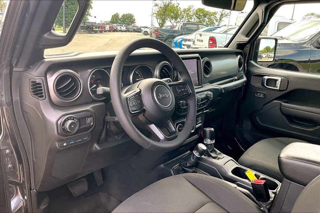 Used 2023 Jeep Wrangler Unlimited w/ 8.4" Radio Group AWD/4WD image 10