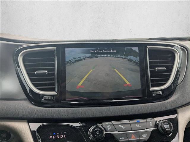 Used 2024 Chrysler Pacifica Touring-L FWD image 13