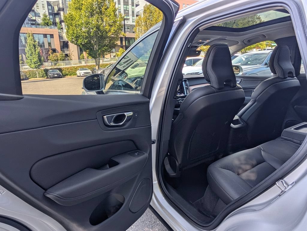 Used 2021 Volvo XC60 T8 Inscription Expression w/ Advanced Package AWD/4WD image 25