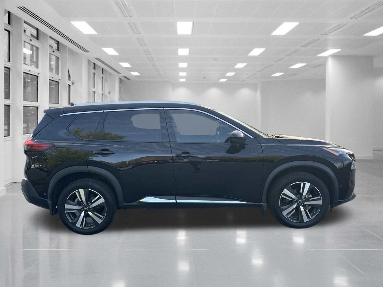 Used 2023 Nissan Rogue SL w/ SL Premium Package image 4