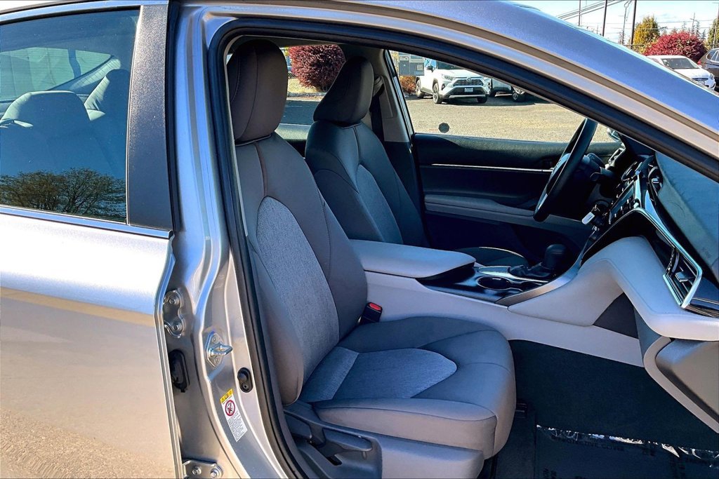 Used 2018 Toyota Camry LE FWD image 10
