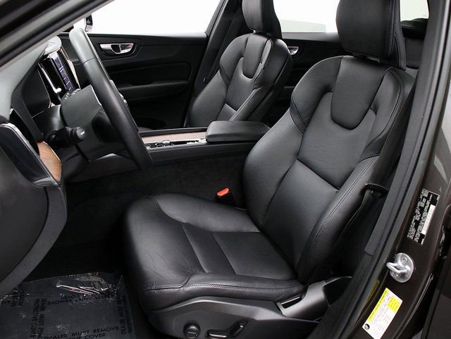 Used 2023 Volvo XC60 B5 Plus w/ Protection Package Premier image 9