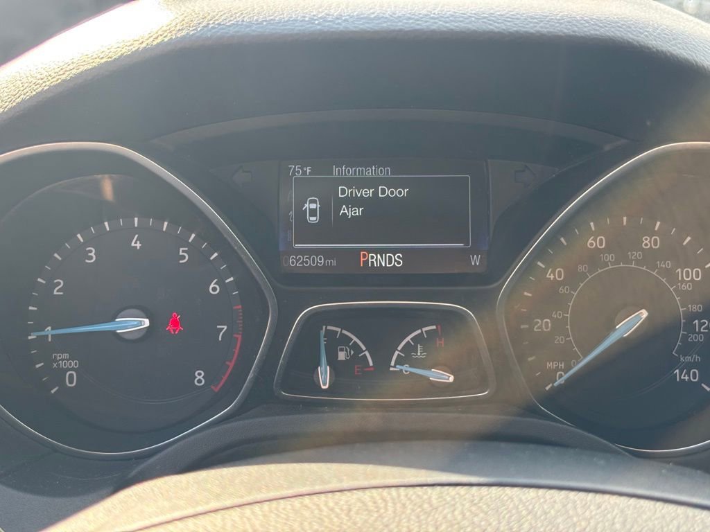 Used 2018 Ford Focus SE w/ SE Appearance Package image 14