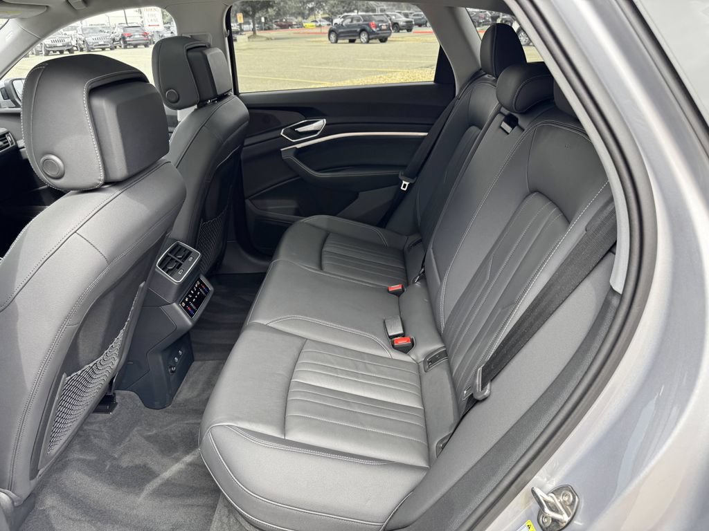 Used 2022 Audi e-tron Premium w/ Convenience Plus Package AWD/4WD image 25