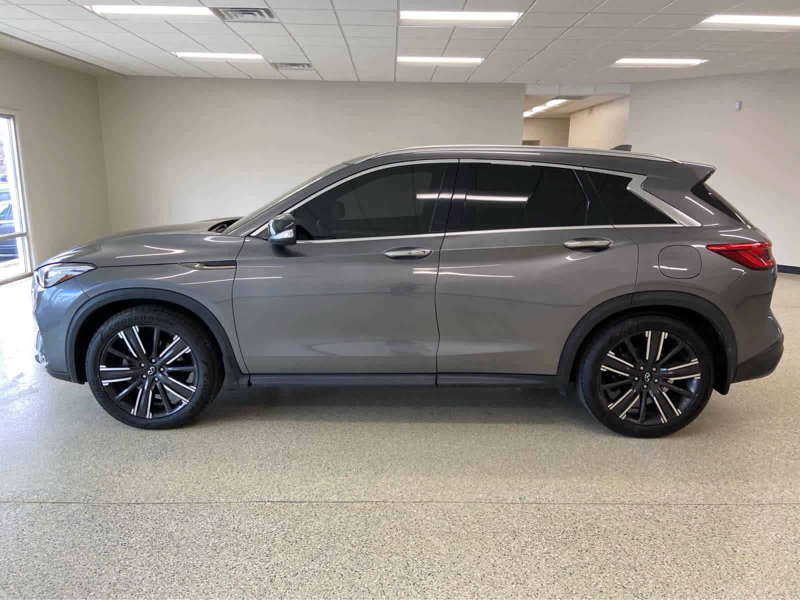 Used 2021 INFINITI QX50 Luxe w/ Appearance Package image 12