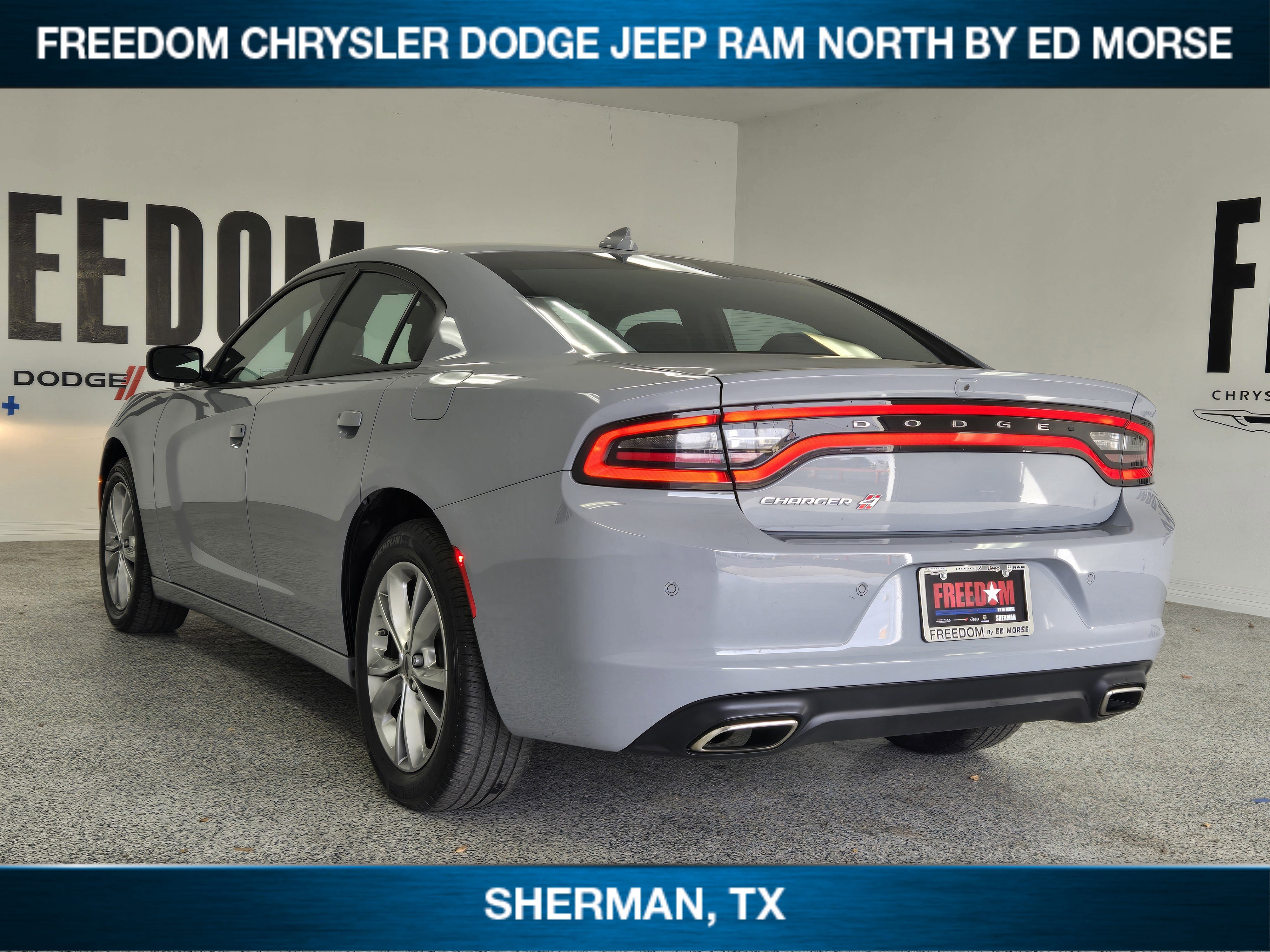 Certified 2022 Dodge Charger SXT w/ Navigation & Travel Group image 4