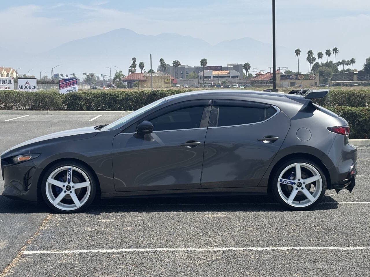 Used 2019 MAZDA MAZDA3 Hatchback w/ Preferred Package FWD image 4
