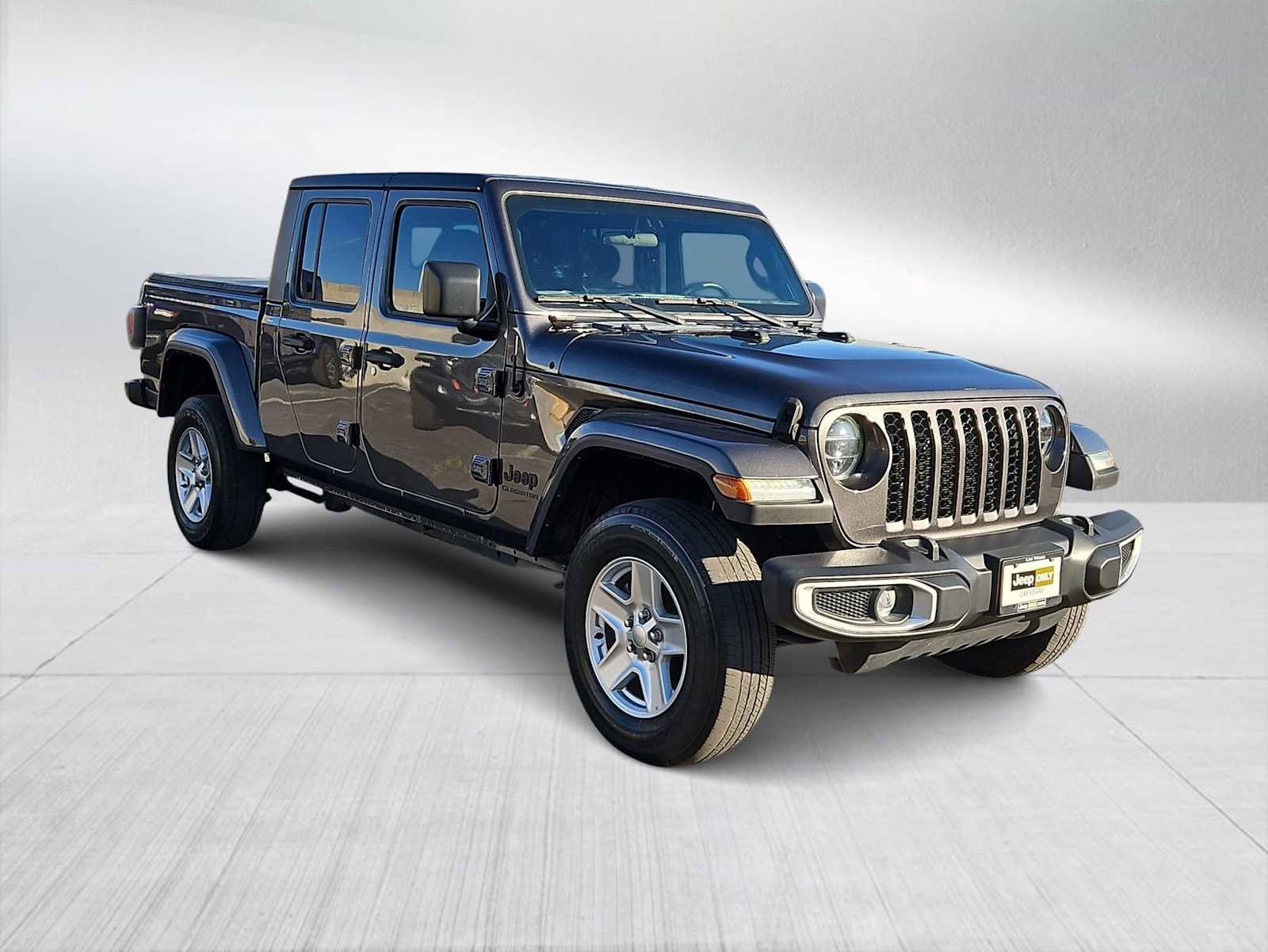 Used 2022 Jeep Gladiator Sport image 2