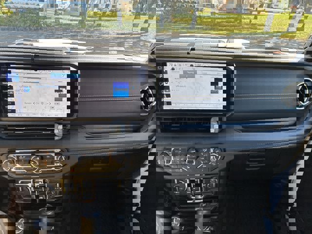 Used 2024 Jeep Wrangler Unlimited Sahara image 38