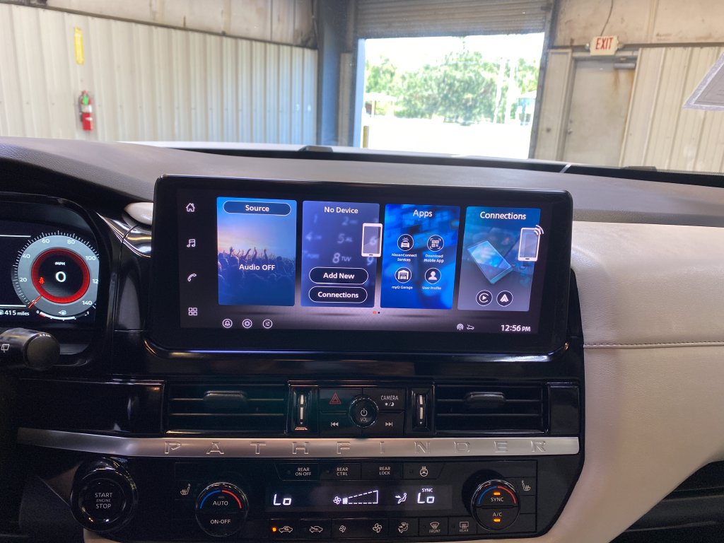 Used 2026 Nissan Pathfinder SL FWD image 38