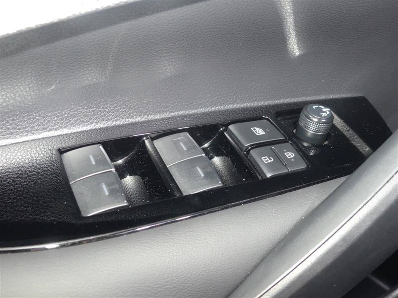 Used 2022 Toyota Corolla SE FWD image 19