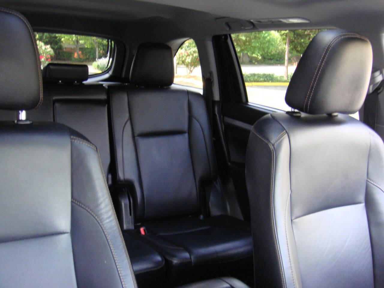 Used 2019 Toyota Highlander XLE AWD/4WD image 17