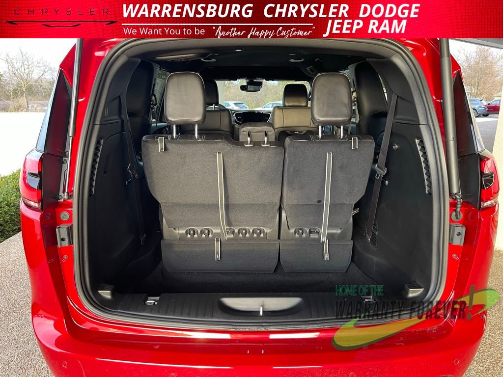 New 2026 Chrysler Pacifica Select w/ S Appearance Package image 16