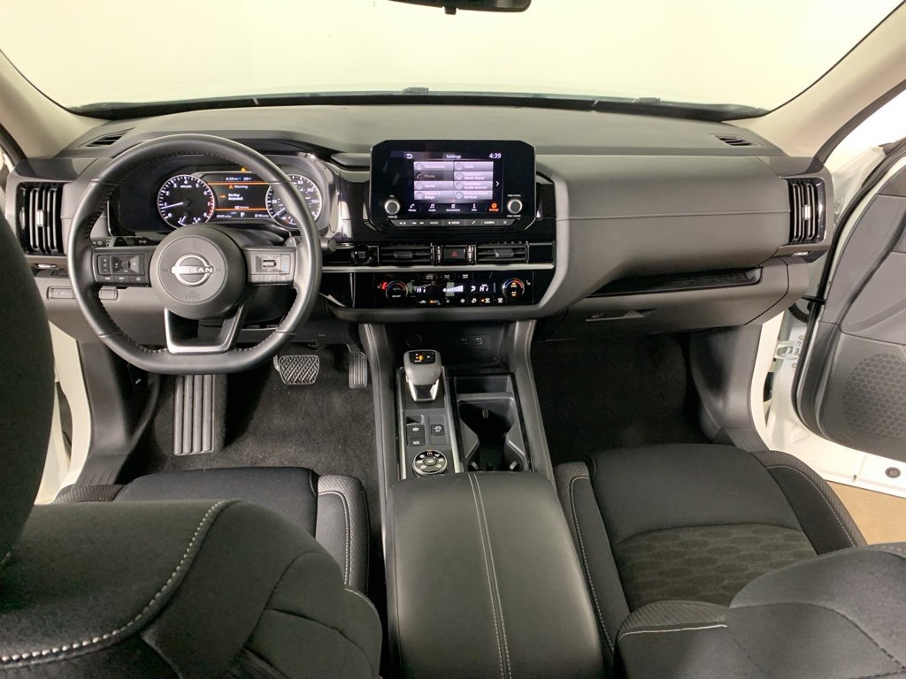 Used 2025 Nissan Pathfinder SV image 38