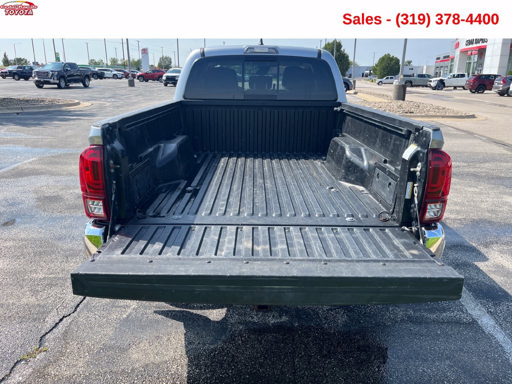 Used 2018 Toyota Tacoma SR5 w/ Four Season Floor Mat Package AWD/4WD image 5