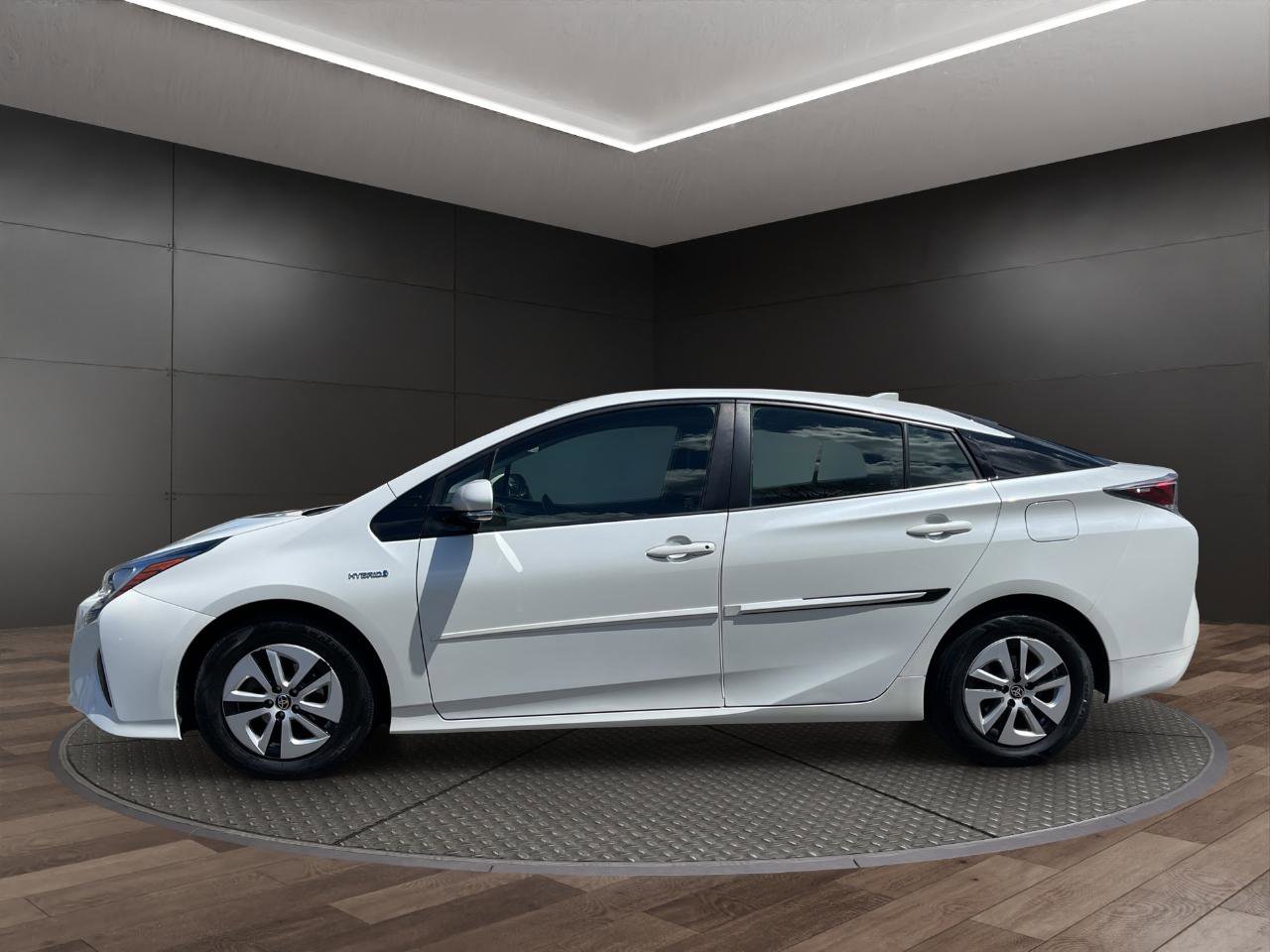 Used 2017 Toyota Prius Three FWD image 5