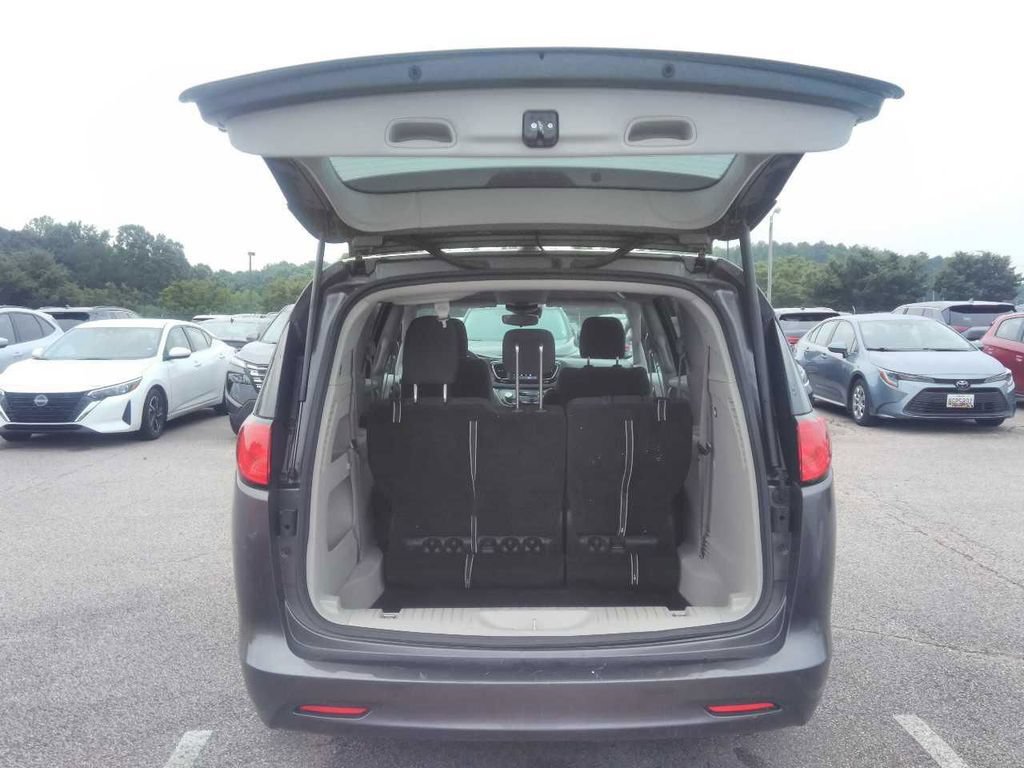 Used 2023 Chrysler Voyager LX FWD image 6