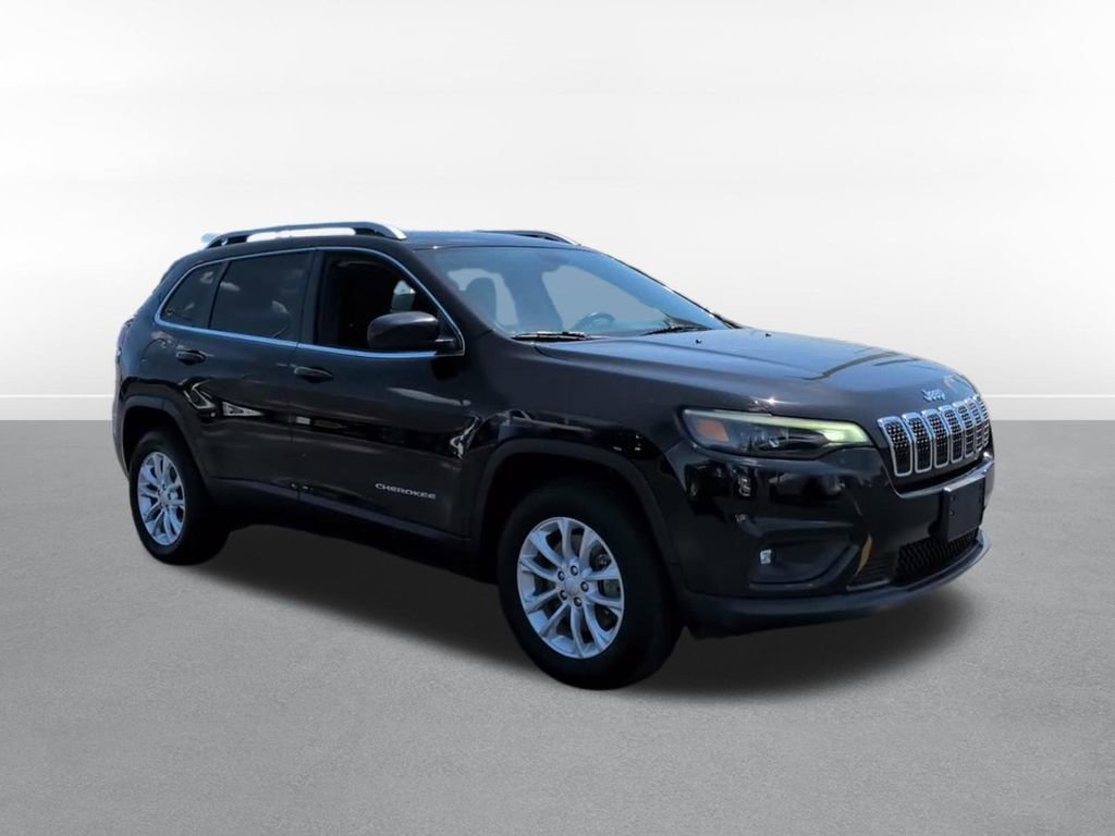 Used 2019 Jeep Cherokee Latitude w/ Cold Weather Group AWD/4WD image 3