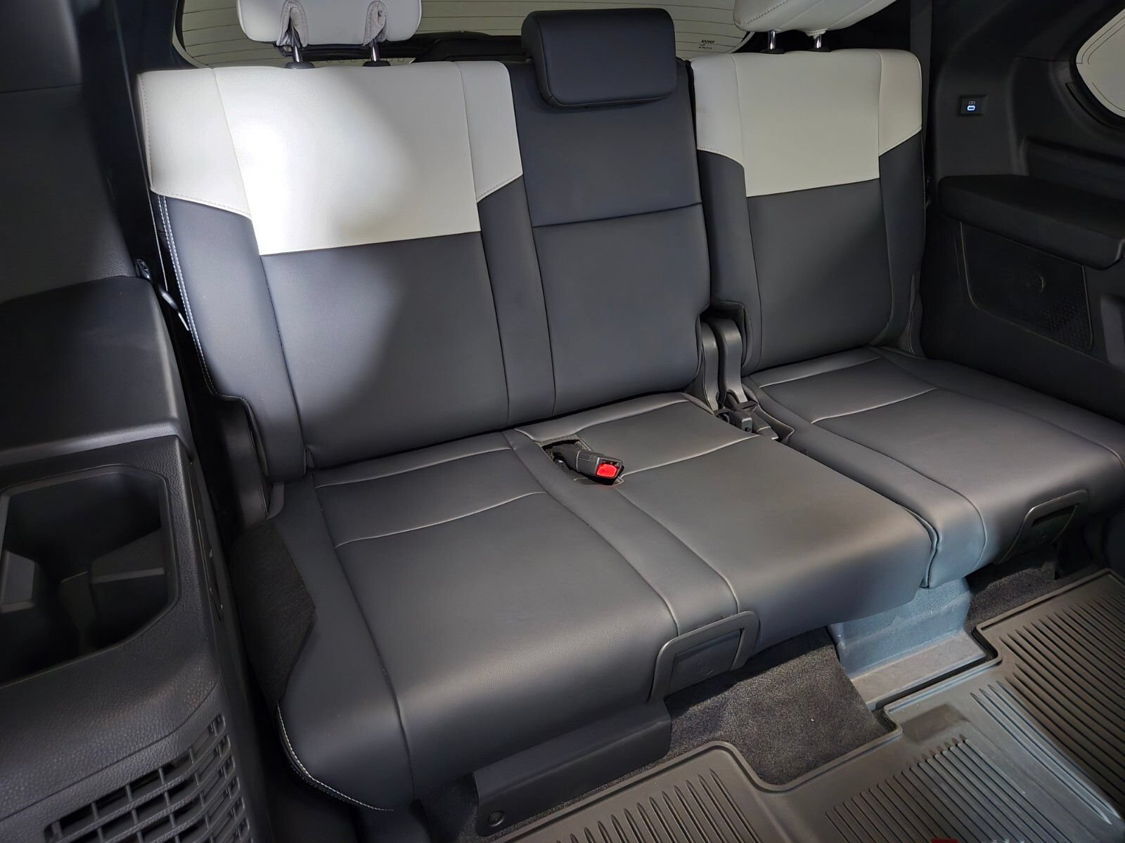 Used 2025 Toyota Sequoia Capstone AWD/4WD image 20