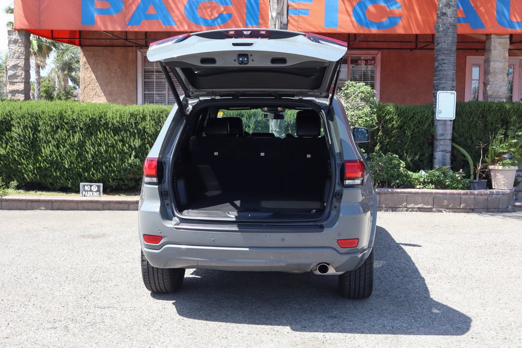 Used 2021 Jeep Grand Cherokee Laredo X RWD image 8