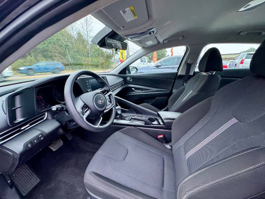 Used 2021 Hyundai Elantra SE FWD image 9