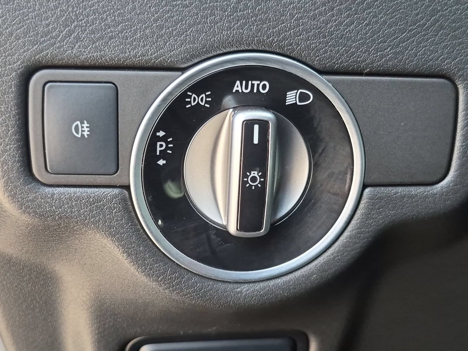 Used 2019 INFINITI QX30 w/ Navigation Package FWD image 17