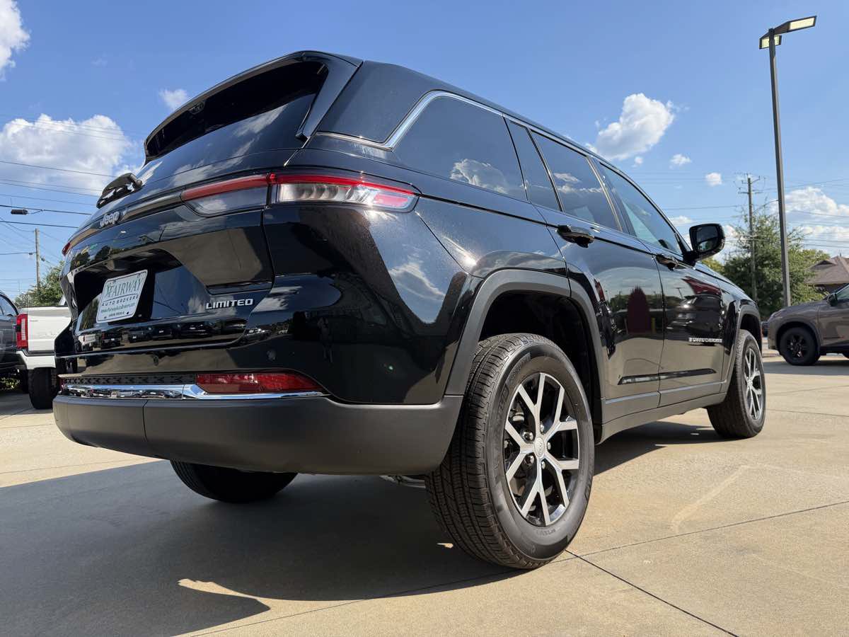 Used 2025 Jeep Grand Cherokee Limited w/ Luxury Tech Group II AWD/4WD image 6