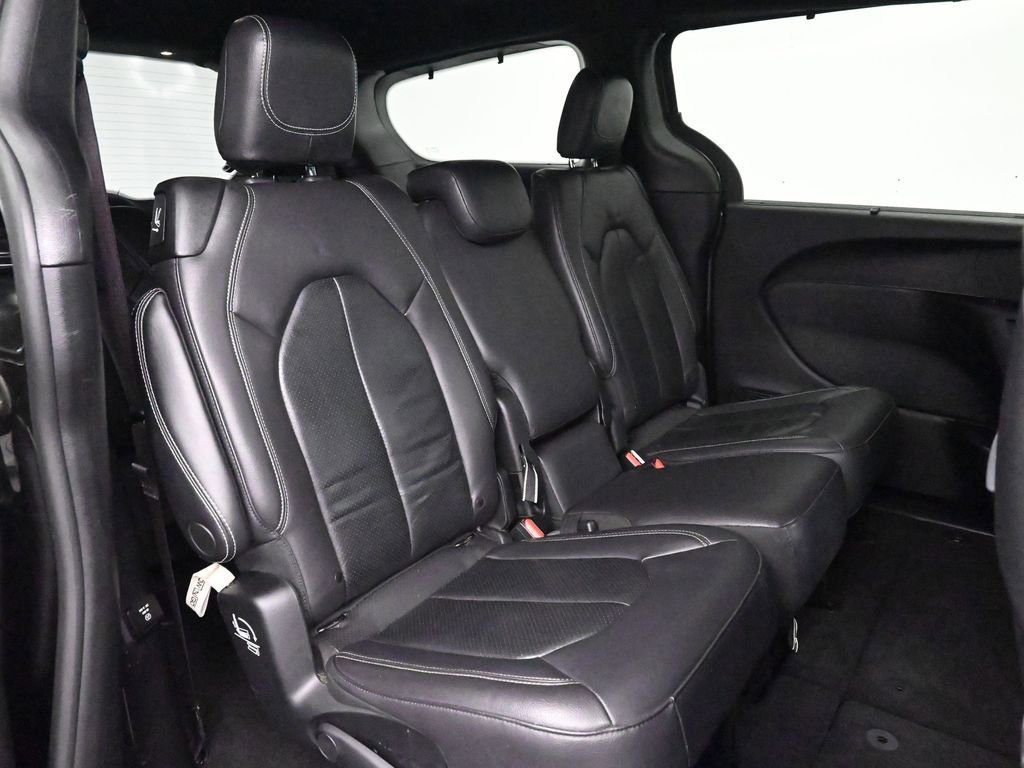Used 2022 Chrysler Pacifica Touring-L w/ Uconnect Theater Family Group image 22