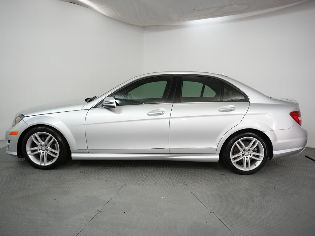 Used 2012 Mercedes-Benz C 300 4MATIC Sedan w/ Premium 1 Pkg image 4