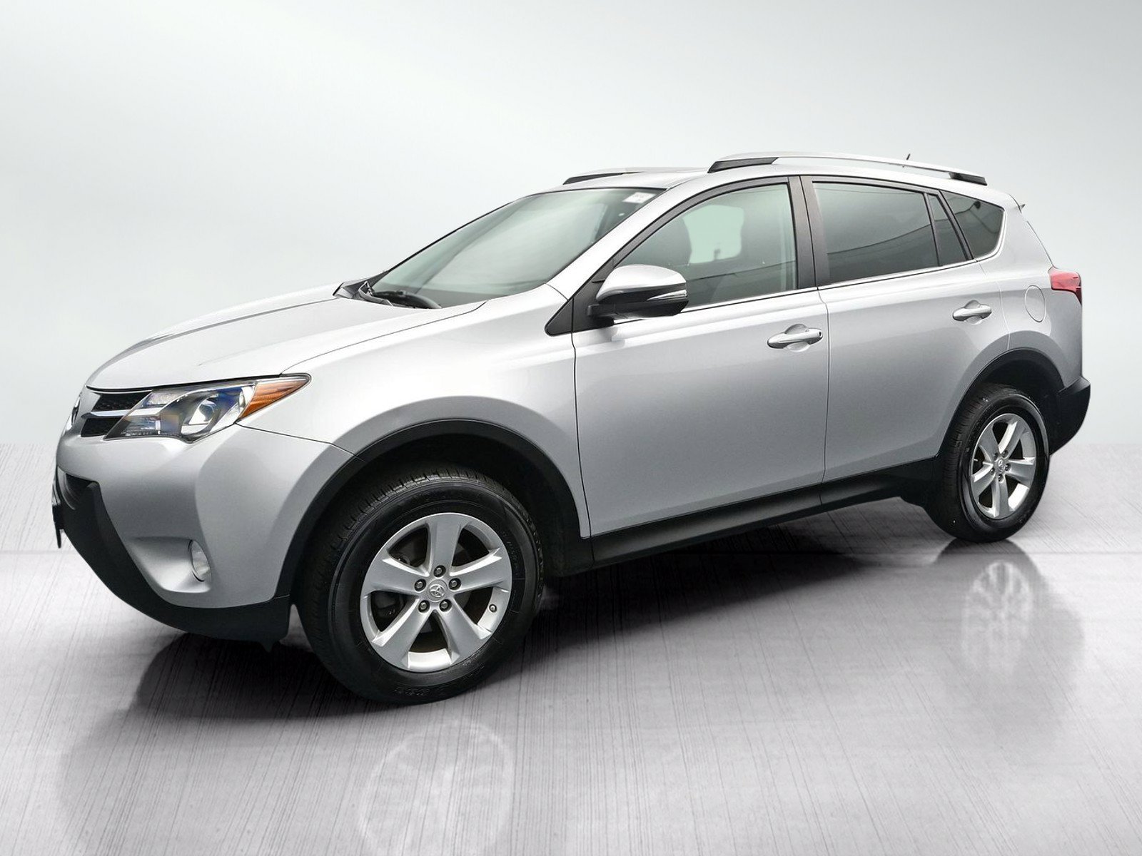 Used 2014 Toyota RAV4 XLE AWD/4WD image 2