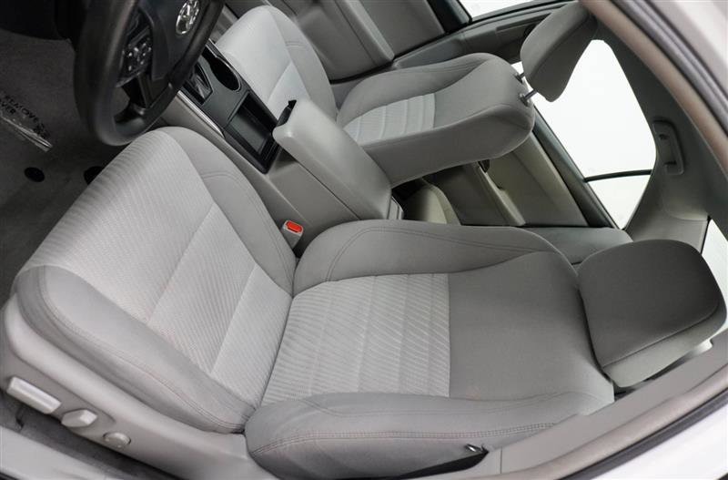 Used 2016 Toyota Camry LE FWD image 4