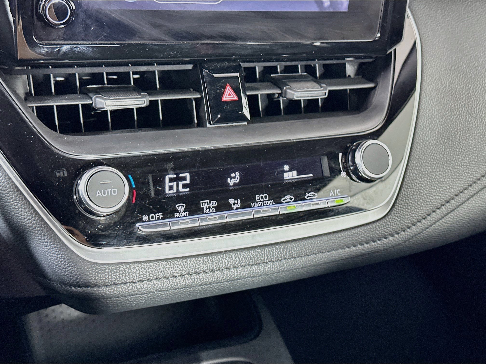 Used 2025 Toyota Corolla SE FWD image 23