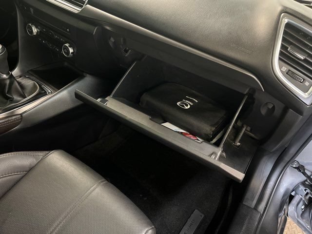 Used 2018 MAZDA MAZDA3 Grand Touring w/ Premium Equipment Package FWD image 20