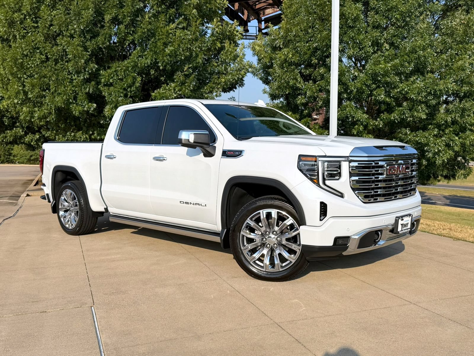 Used 2026 GMC Sierra 1500 Denali w/ Denali Reserve Package AWD/4WD image 1