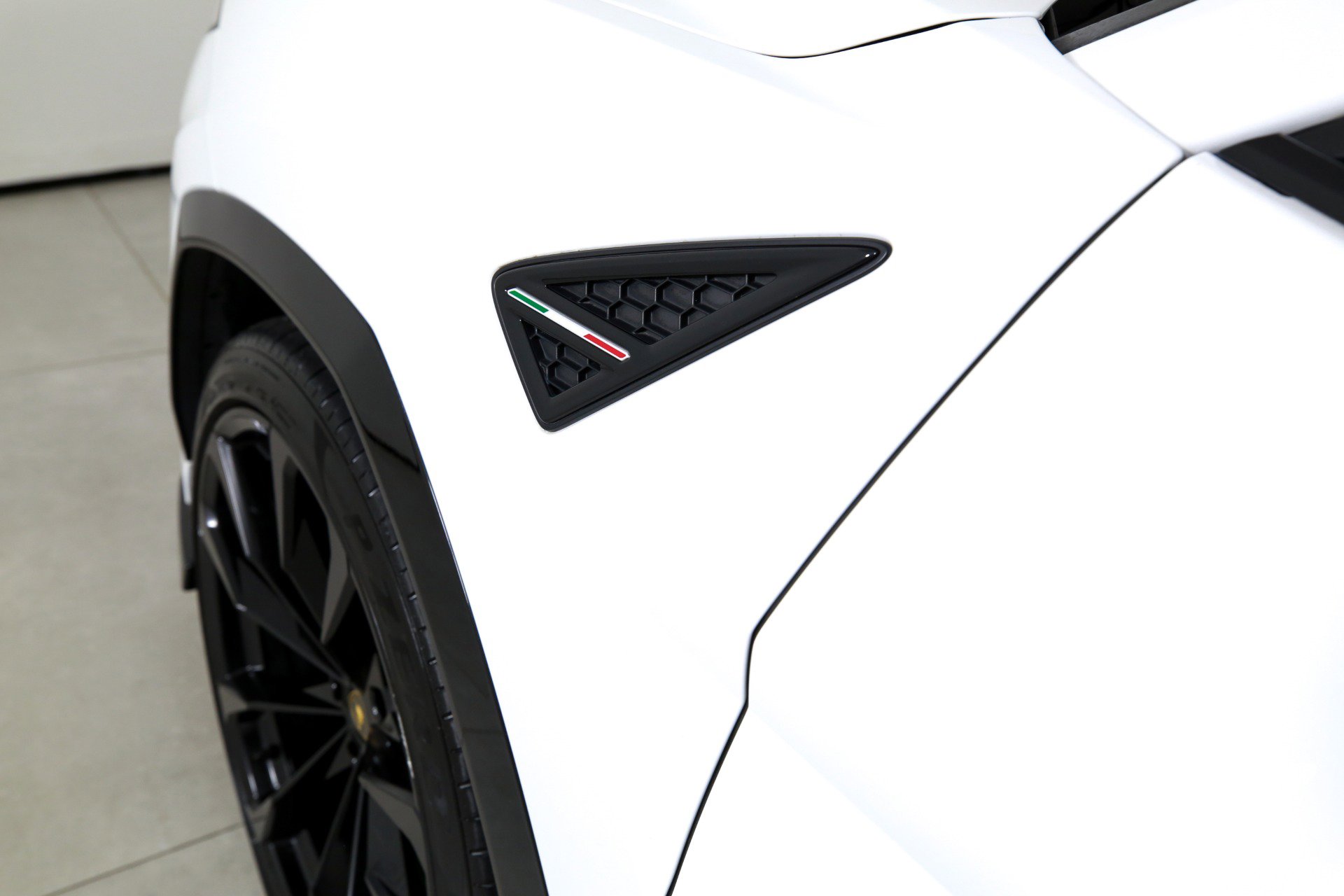 Used 2022 Lamborghini Urus AWD/4WD image 41