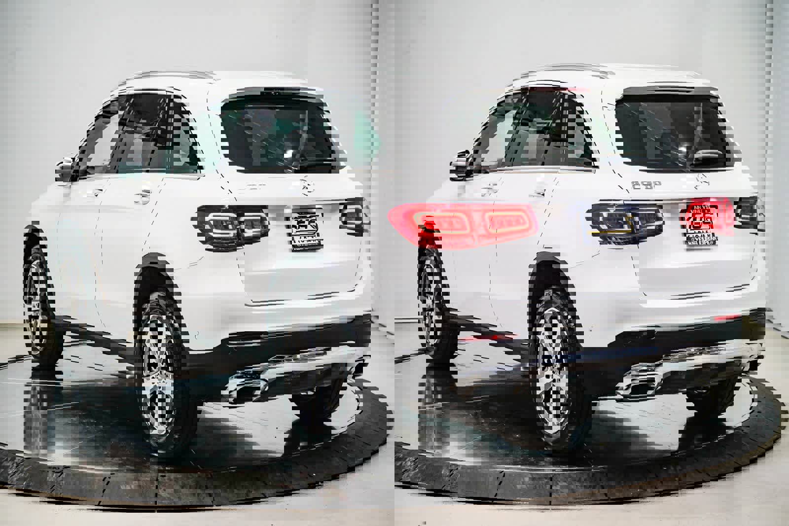 Used 2022 Mercedes-Benz GLC 300 image 2