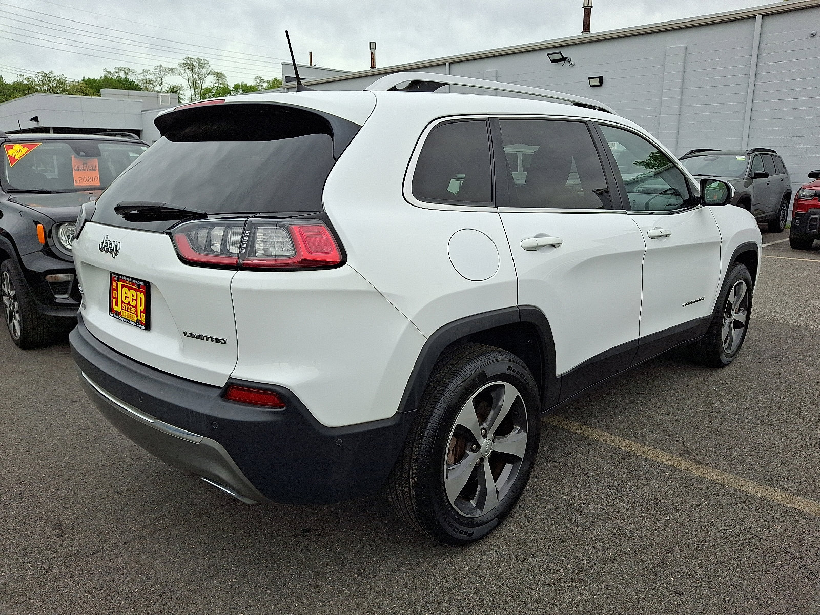 Certified 2019 Jeep Cherokee Limited w/ Technology Group AWD/4WD image 6