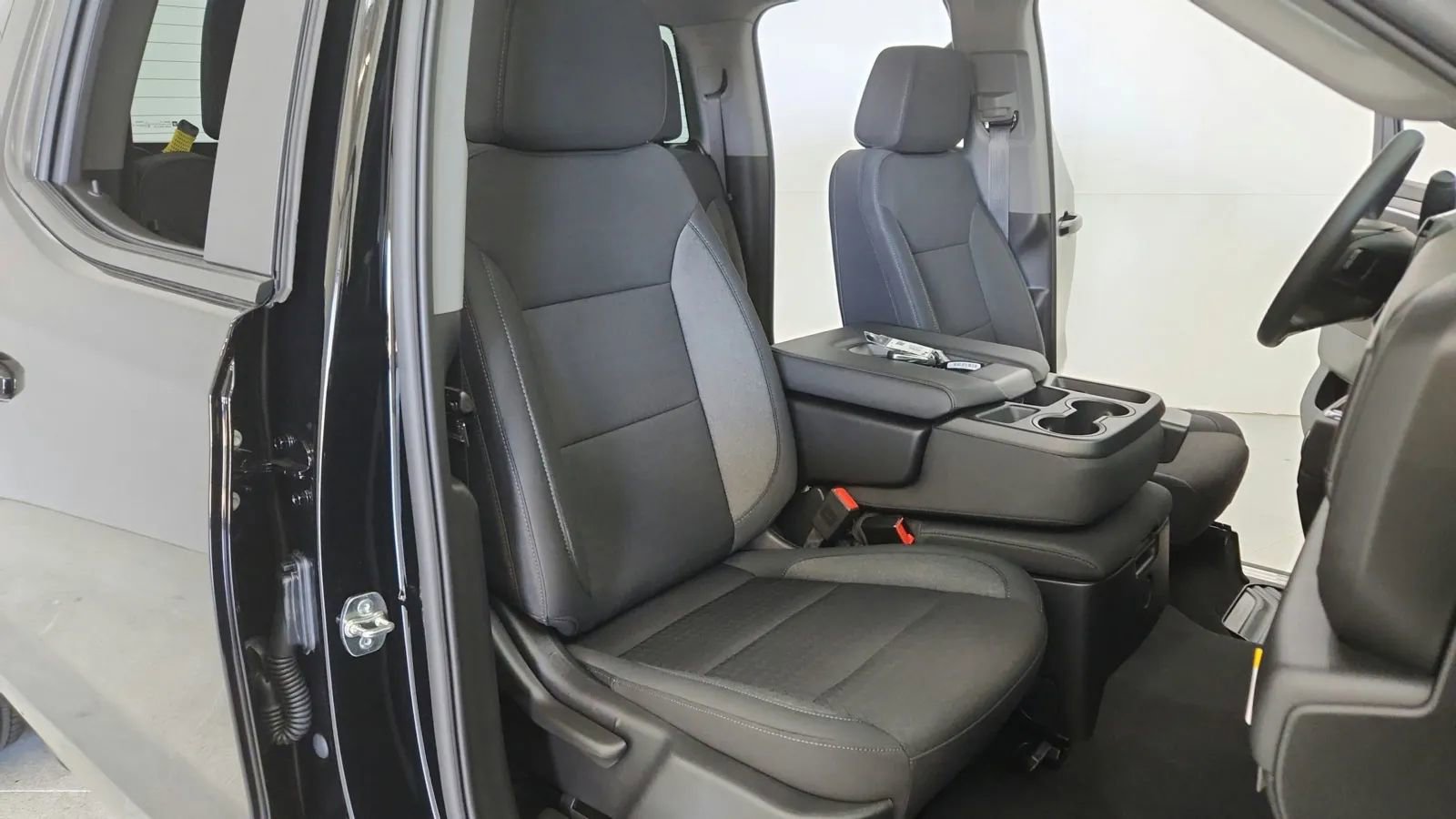 Used 2025 Chevrolet Silverado 1500 LT image 50