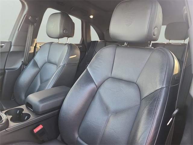 Used 2023 Porsche Macan Turbo image 17