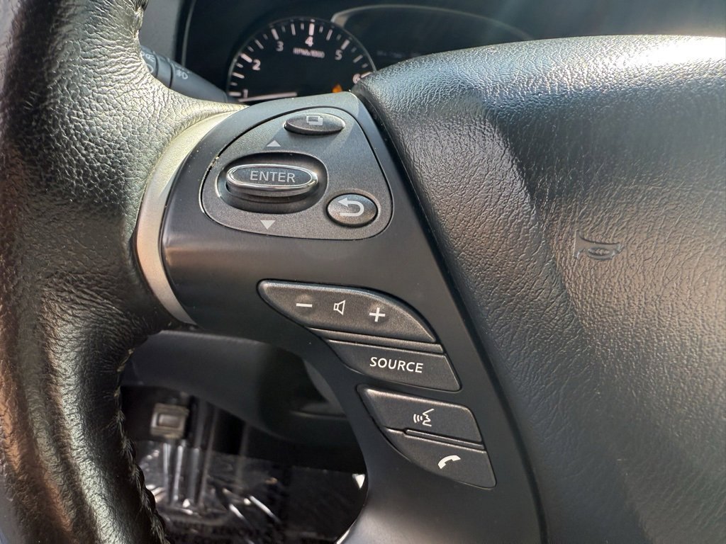 Used 2020 Nissan Pathfinder SV image 20