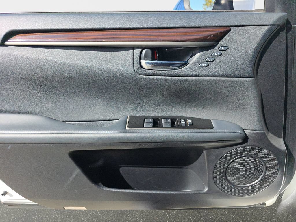 Used 2016 Lexus ES 350 w/ Navigation System Package FWD image 21