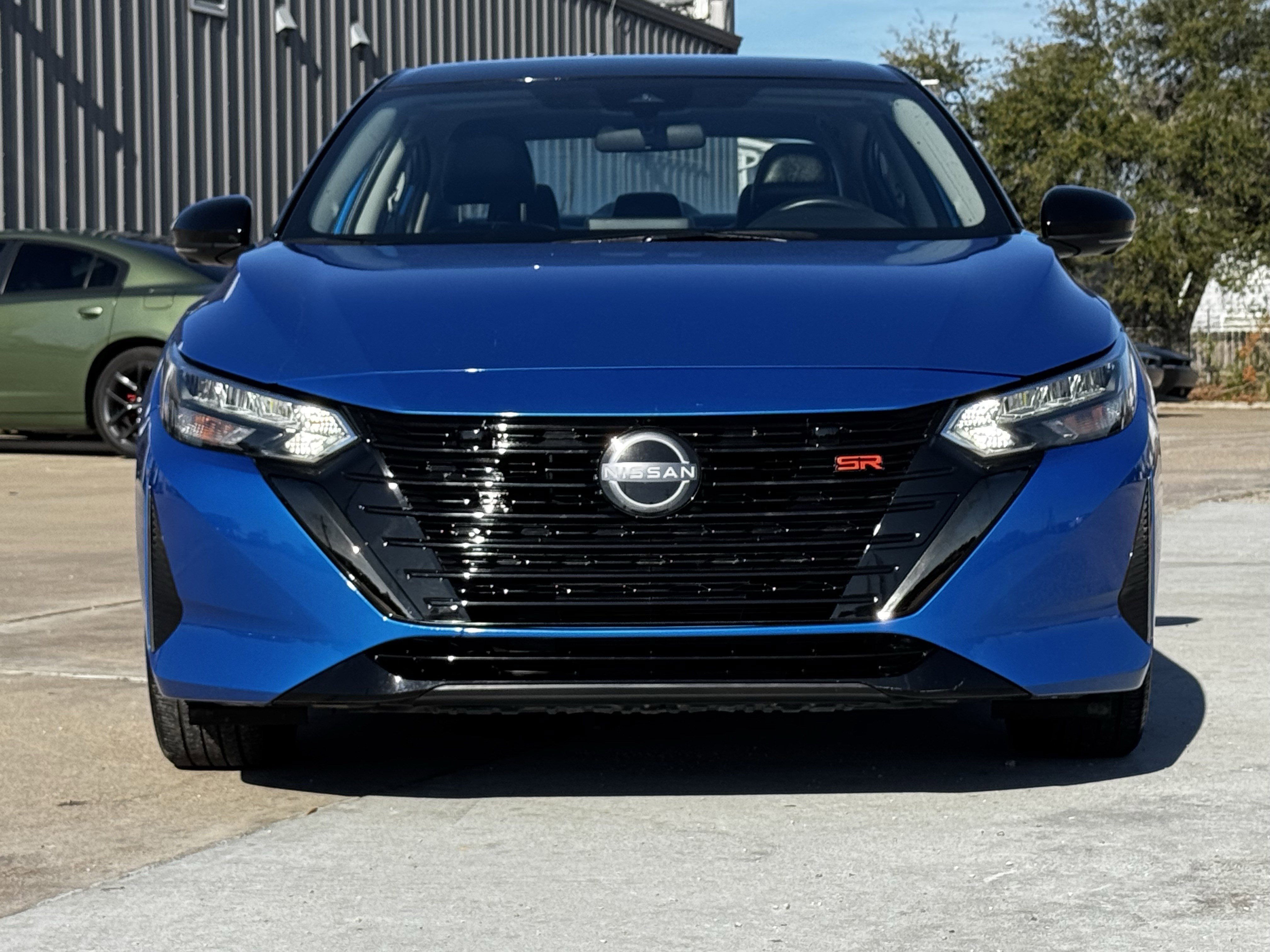 Used 2025 Nissan Sentra SR w/ SR Premium Package image 3