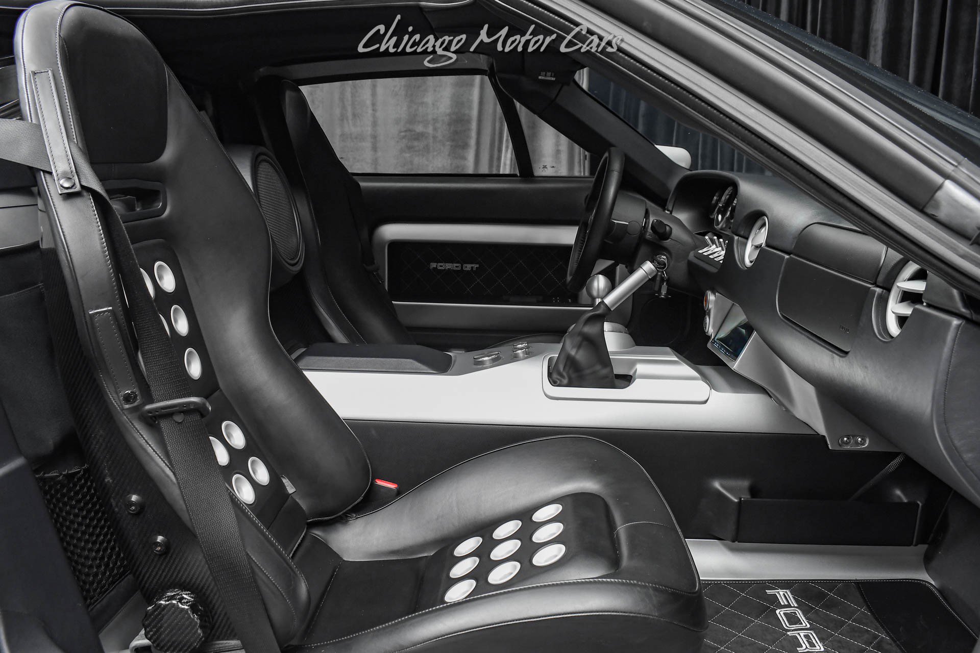 Used 2005 Ford GT RWD image 22