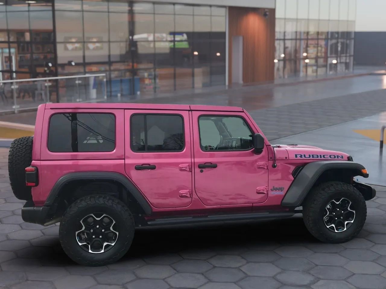 Used 2022 Jeep Wrangler Unlimited Rubicon 4xe w/ Cold Weather Group AWD/4WD image 3