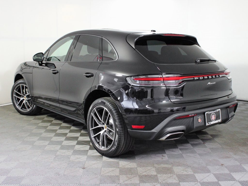 Used 2025 Porsche Macan image 3